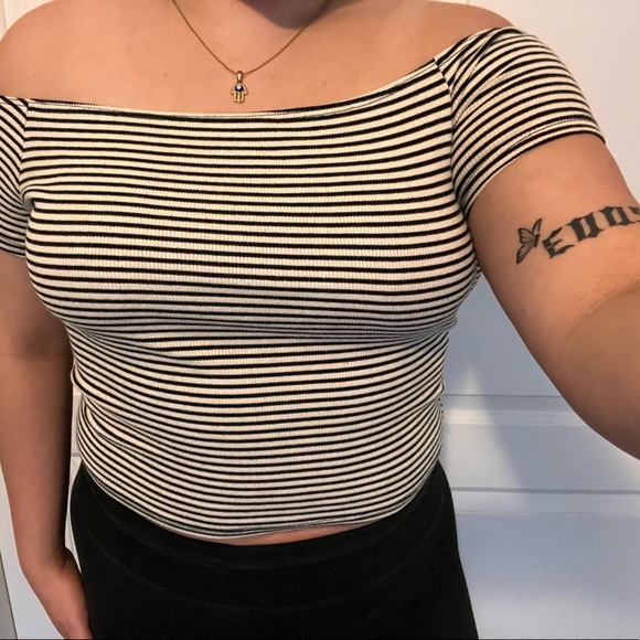 Off the shoulder striped shirt - Picture 2 of 2